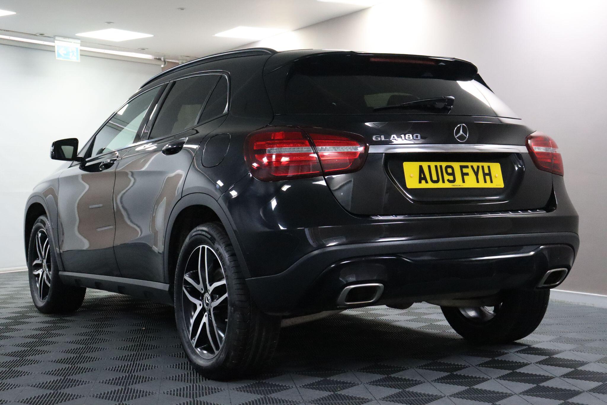 Mercedes-Benz Gla view 22