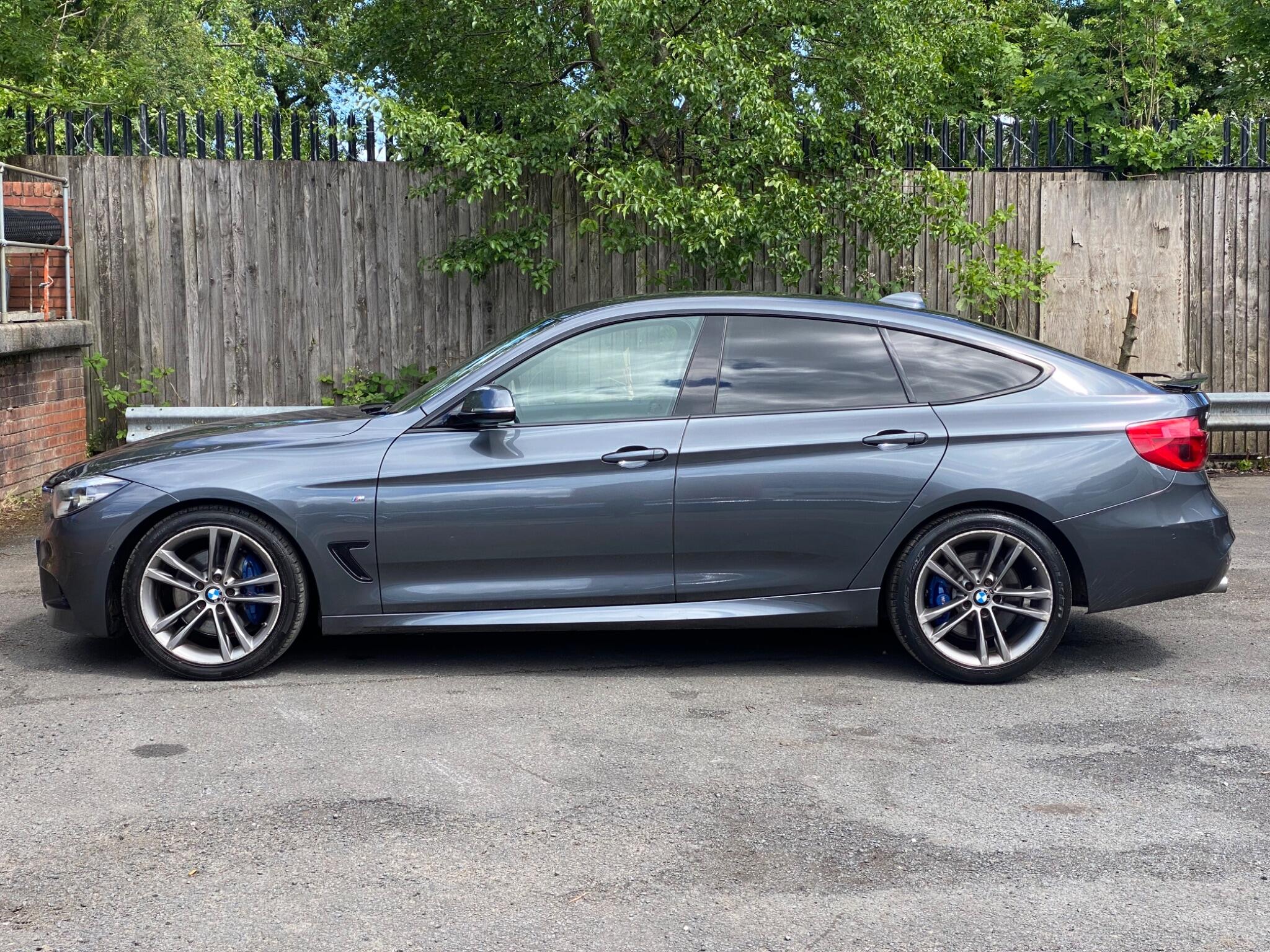 BMW 3 Series view 18