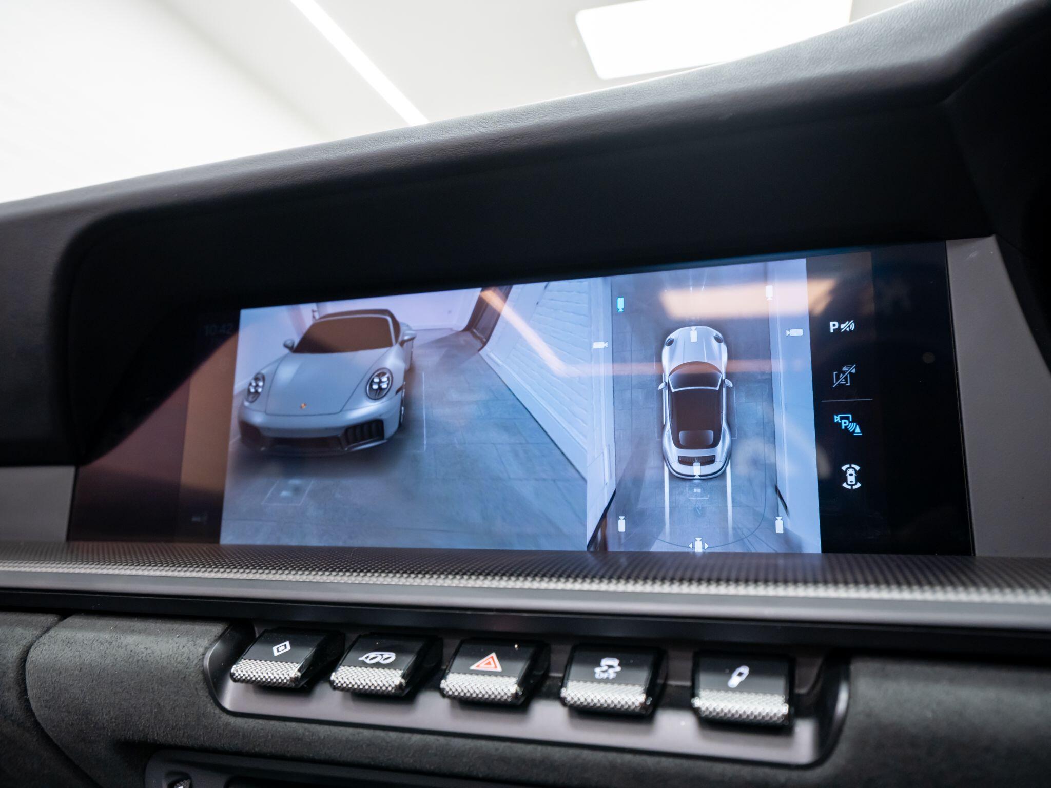 Porsche 911 view 35