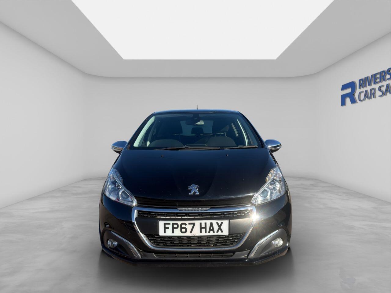 Peugeot 208 view 11