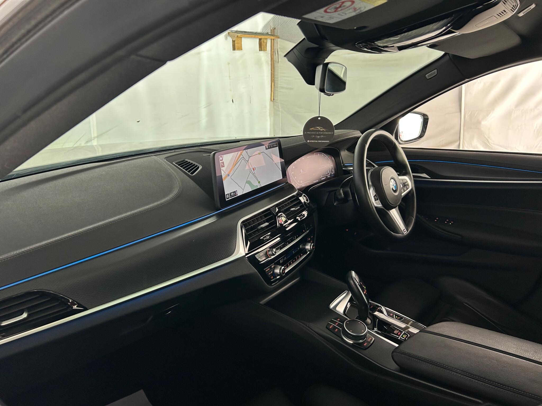 BMW 5 Series view 16