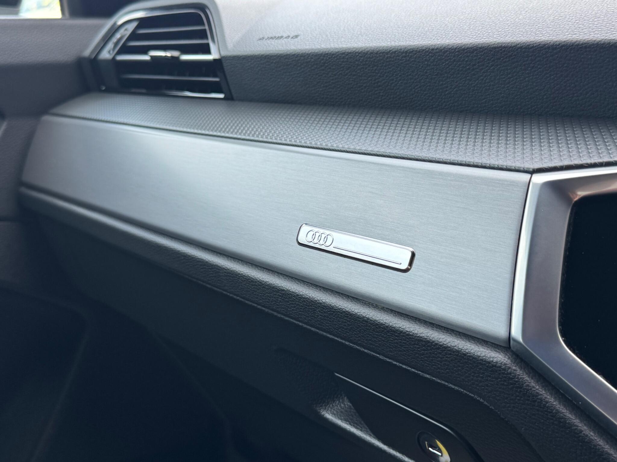 Audi Q3 view 30