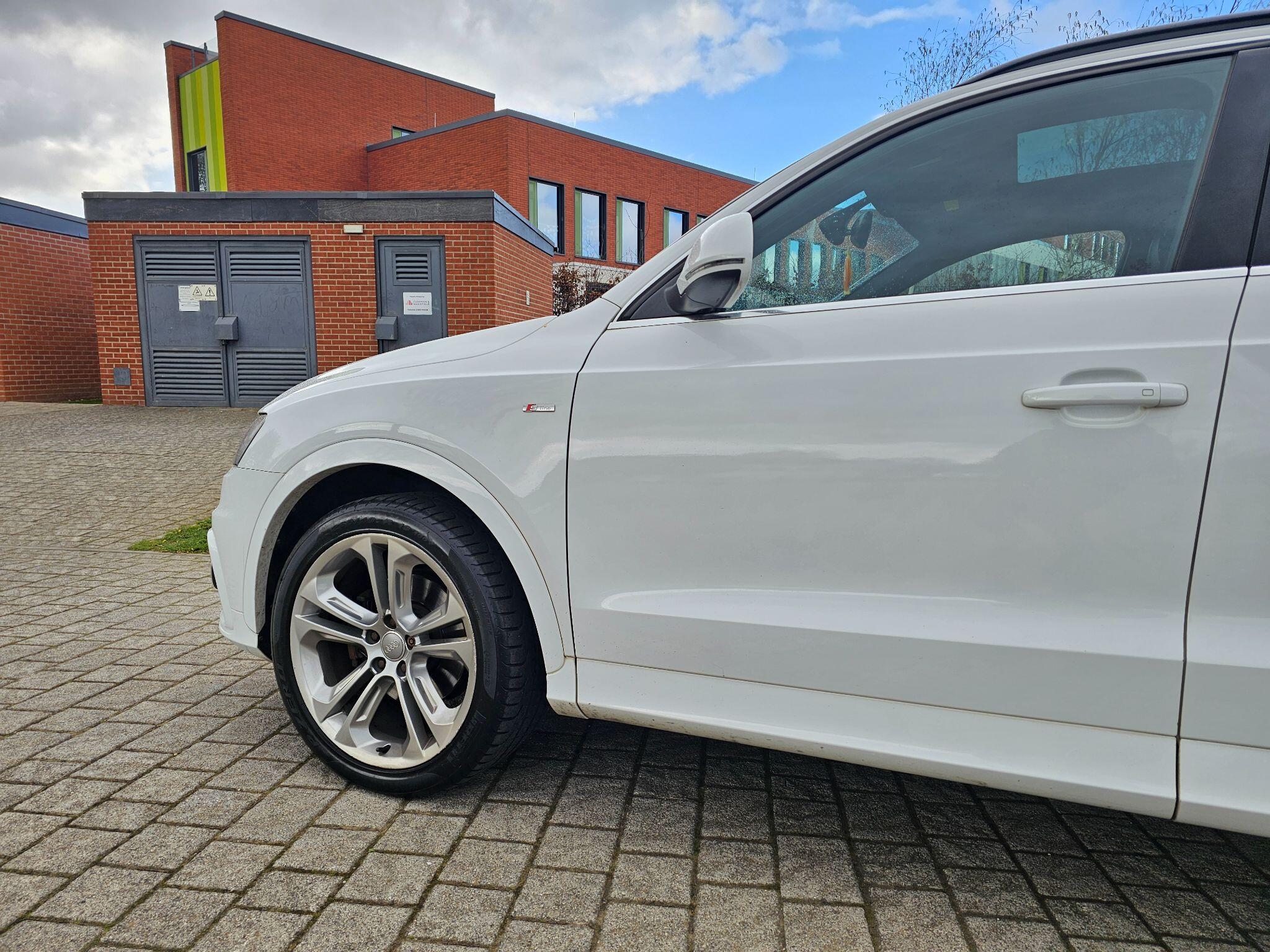 Audi Q3 view 39