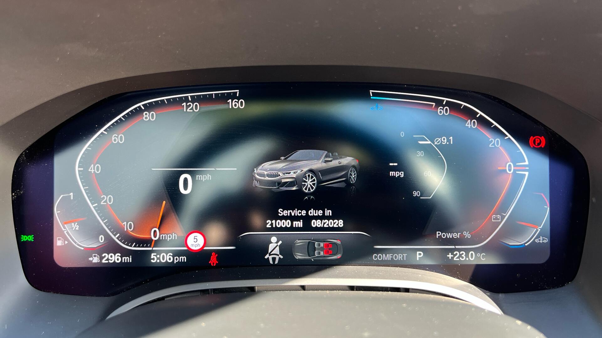 BMW 8 Series view 9