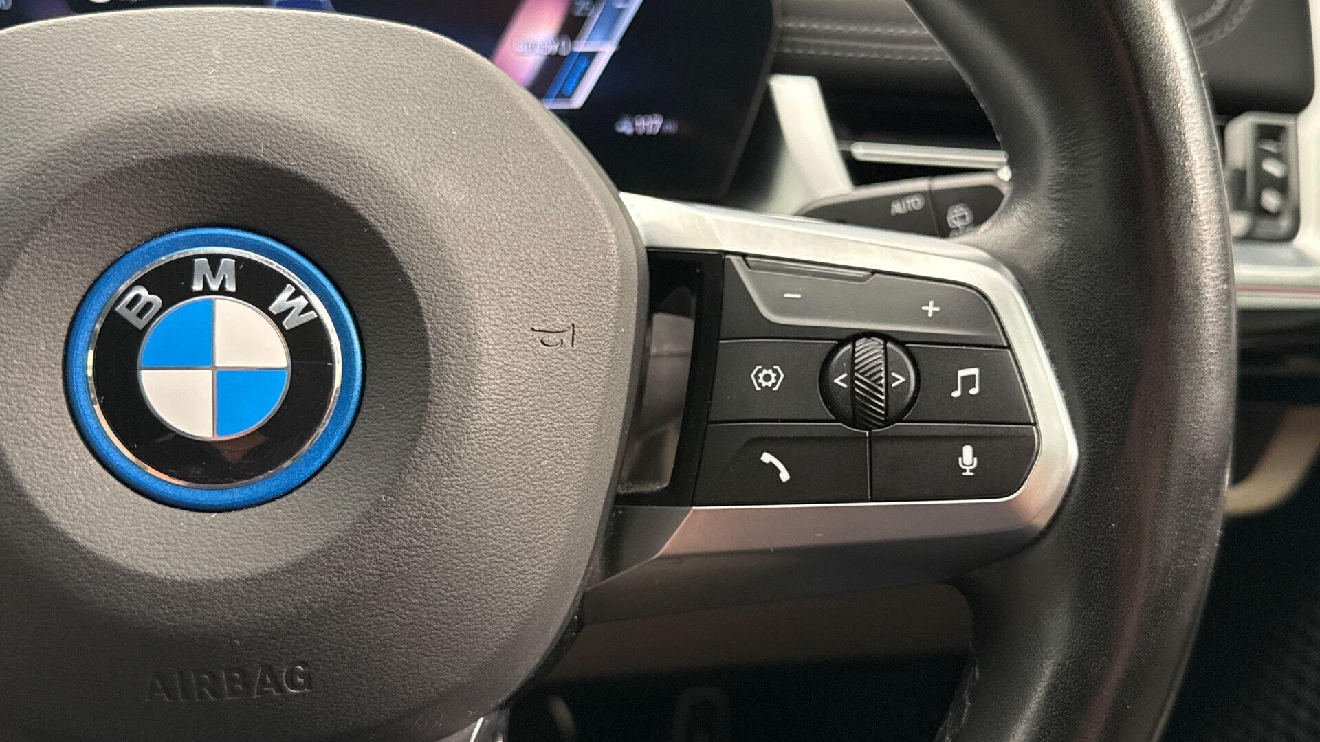 BMW Ix1 view 18