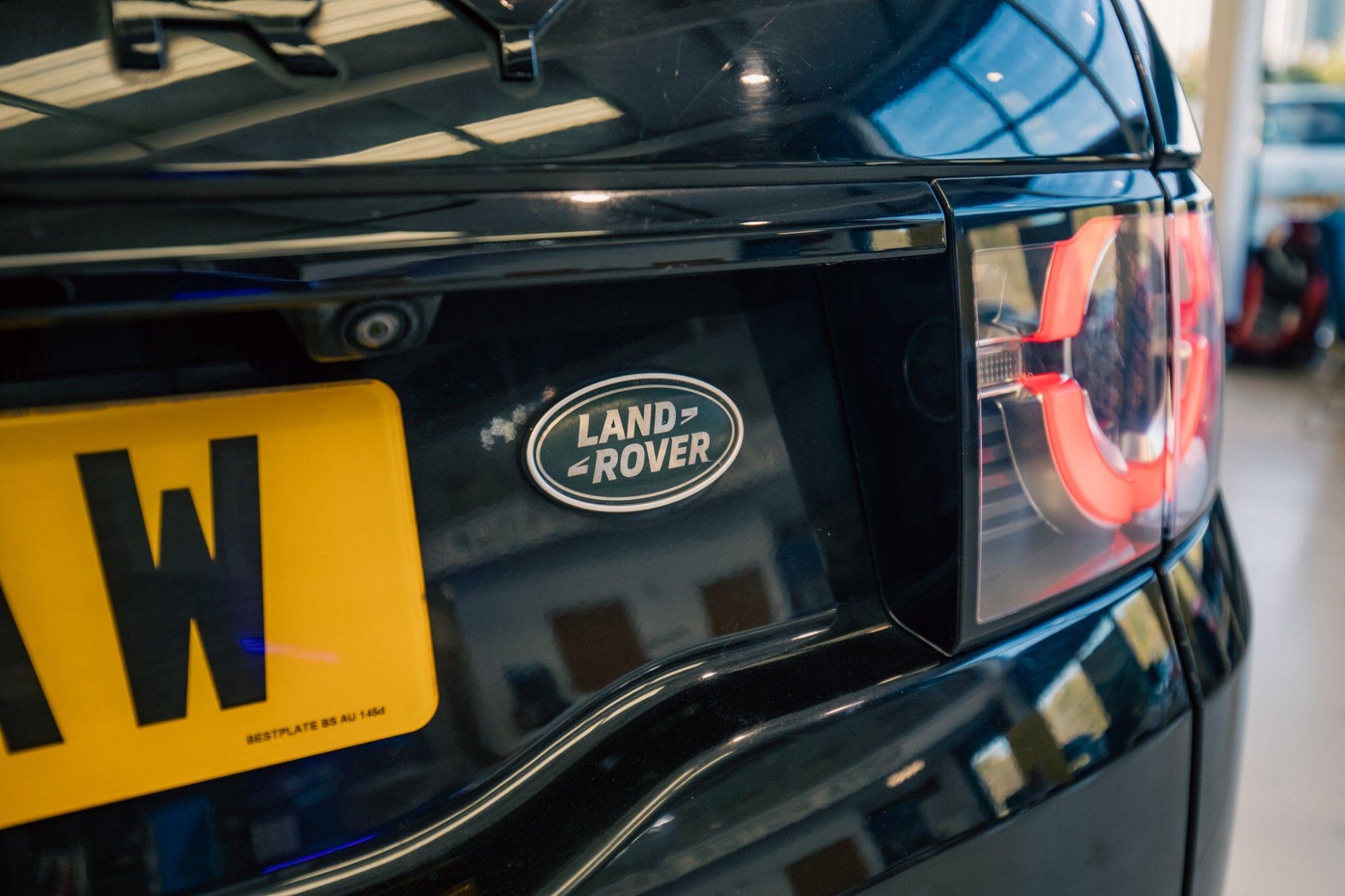Land Rover Discovery Sport view 6