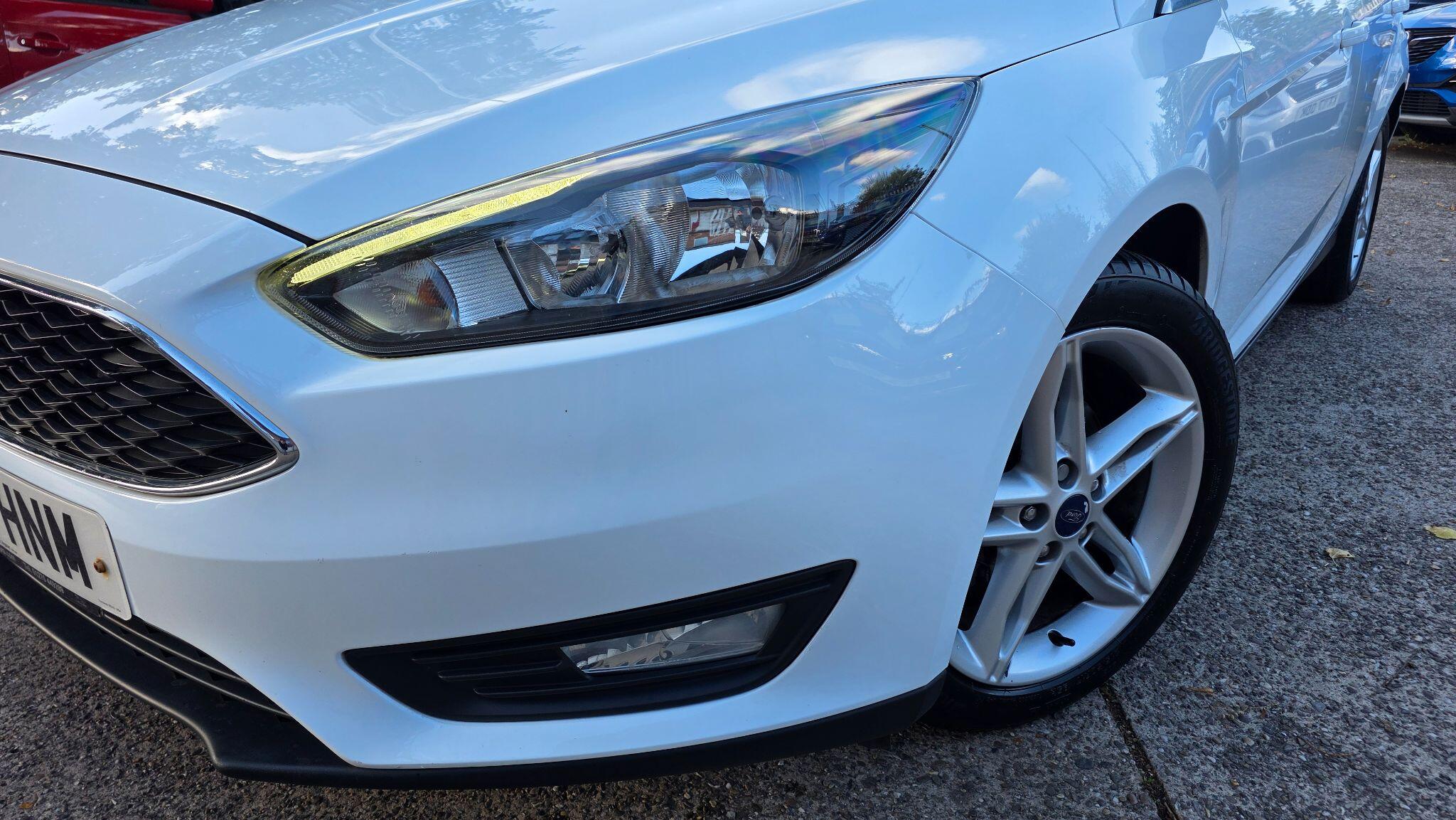 Ford Focus view 14