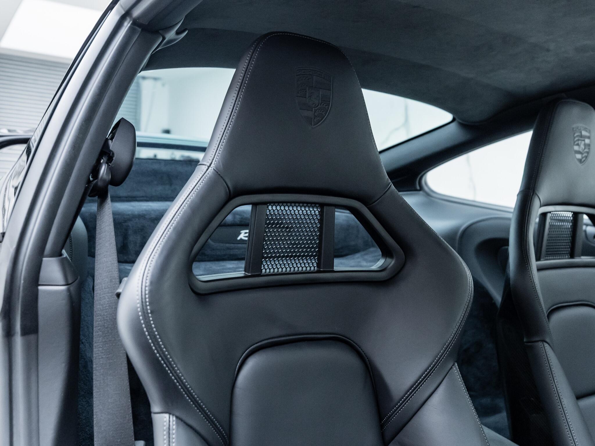 Porsche 911 view 16
