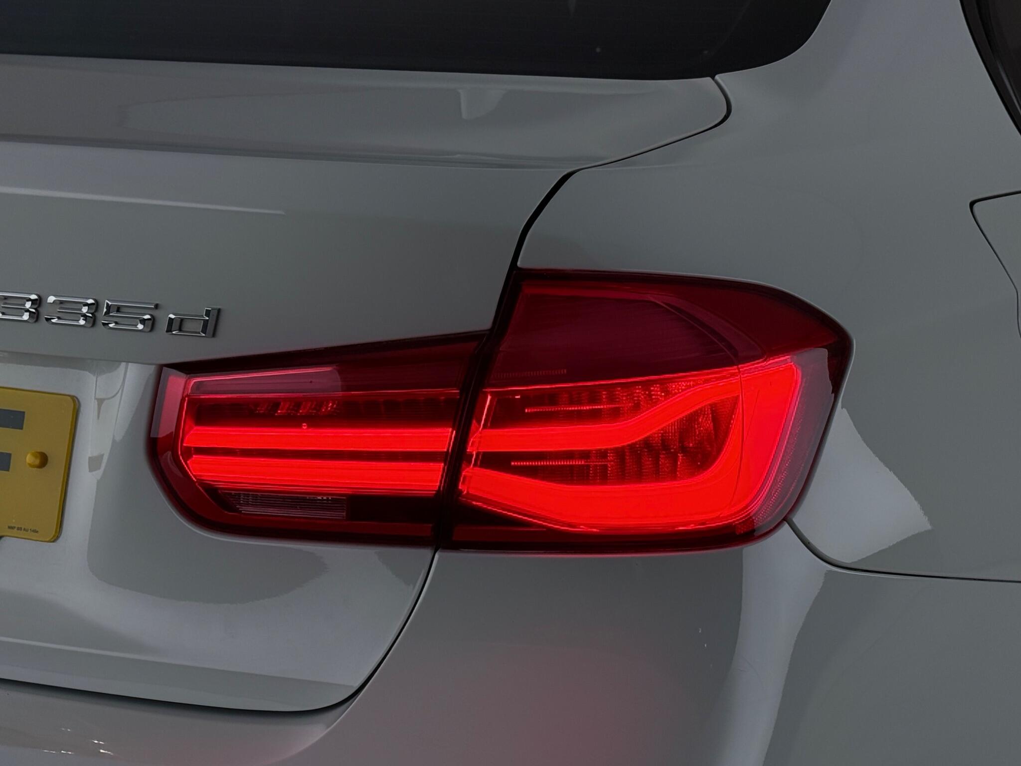 BMW 3 Series view 11