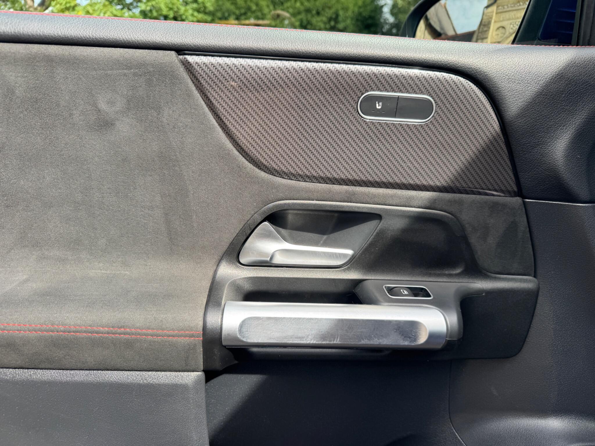Mercedes-Benz GLB view 44
