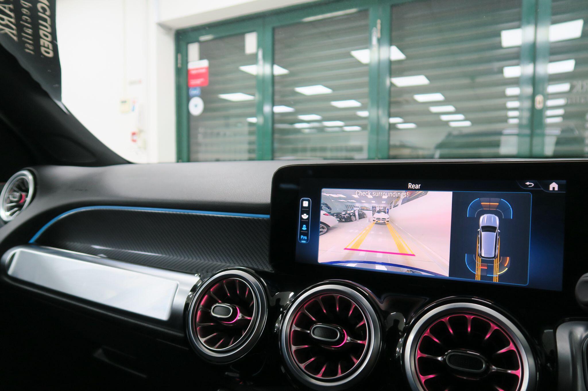 Mercedes-Benz GLB view 16