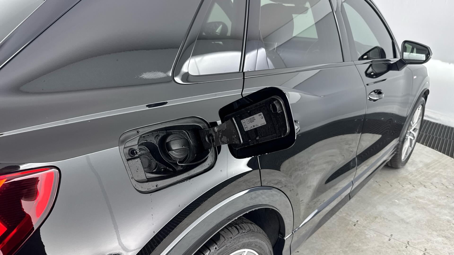 Audi Q3 view 22