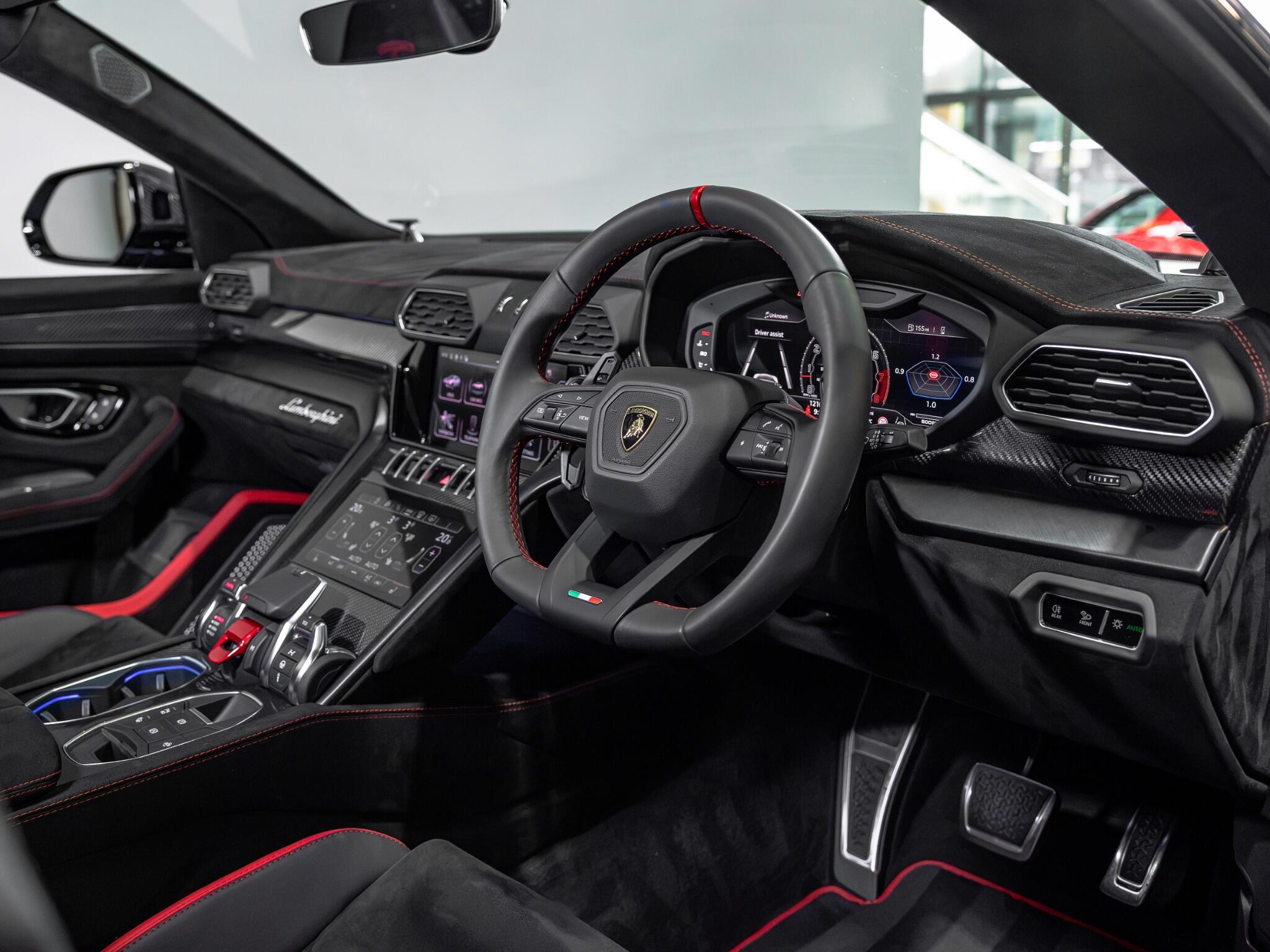Lamborghini Urus view 21