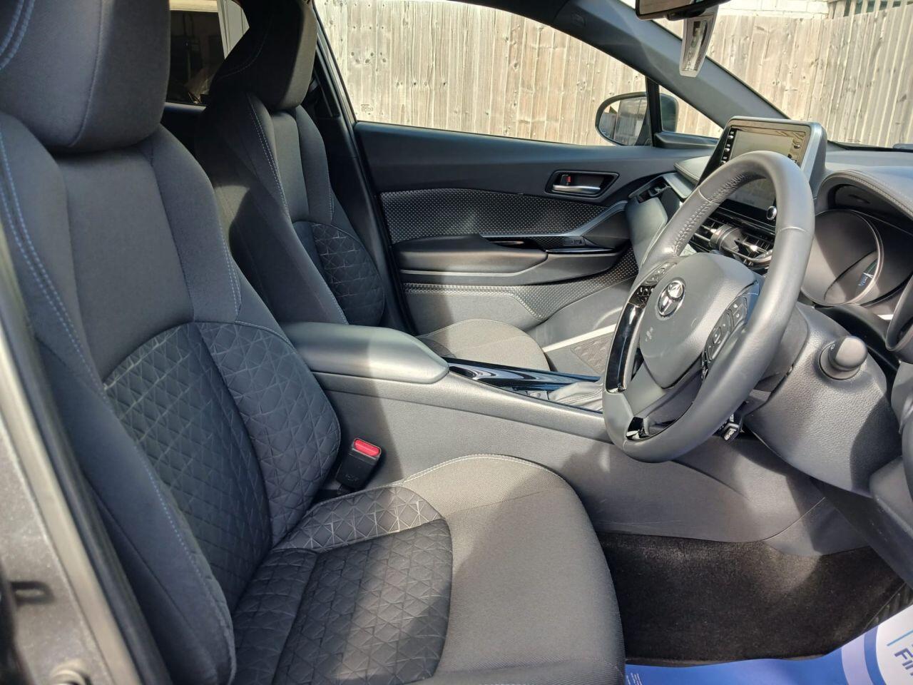 Toyota C-HR view 42