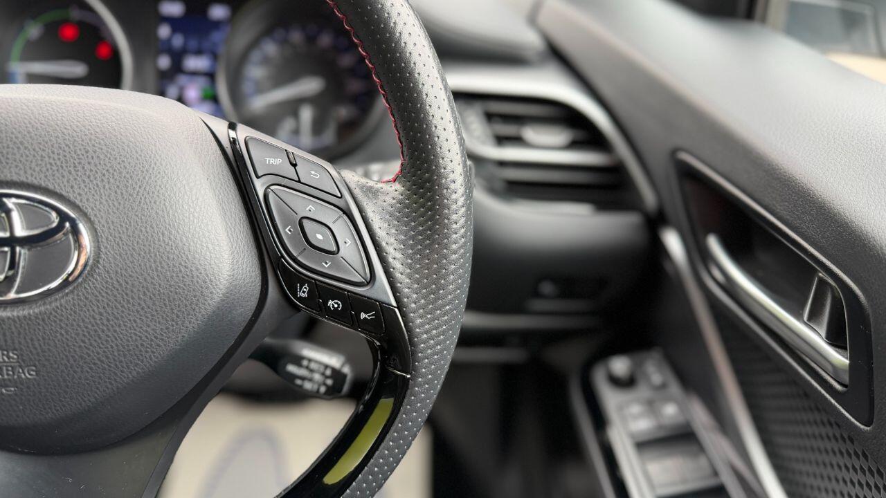 Toyota C-HR view 24