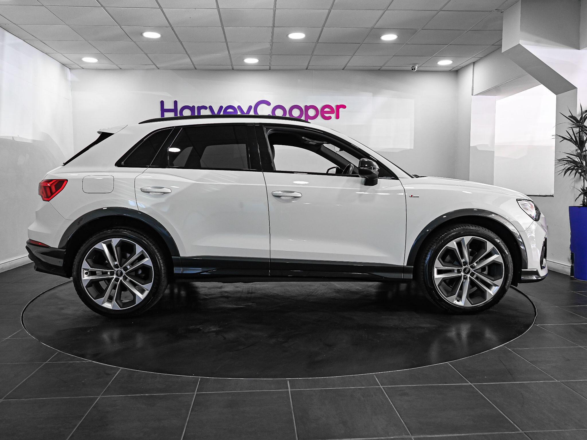 Audi Q3 view 4