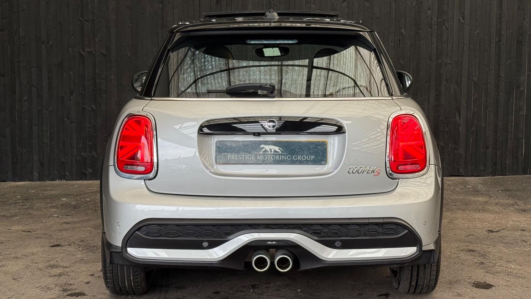 Mini Hatch view 24