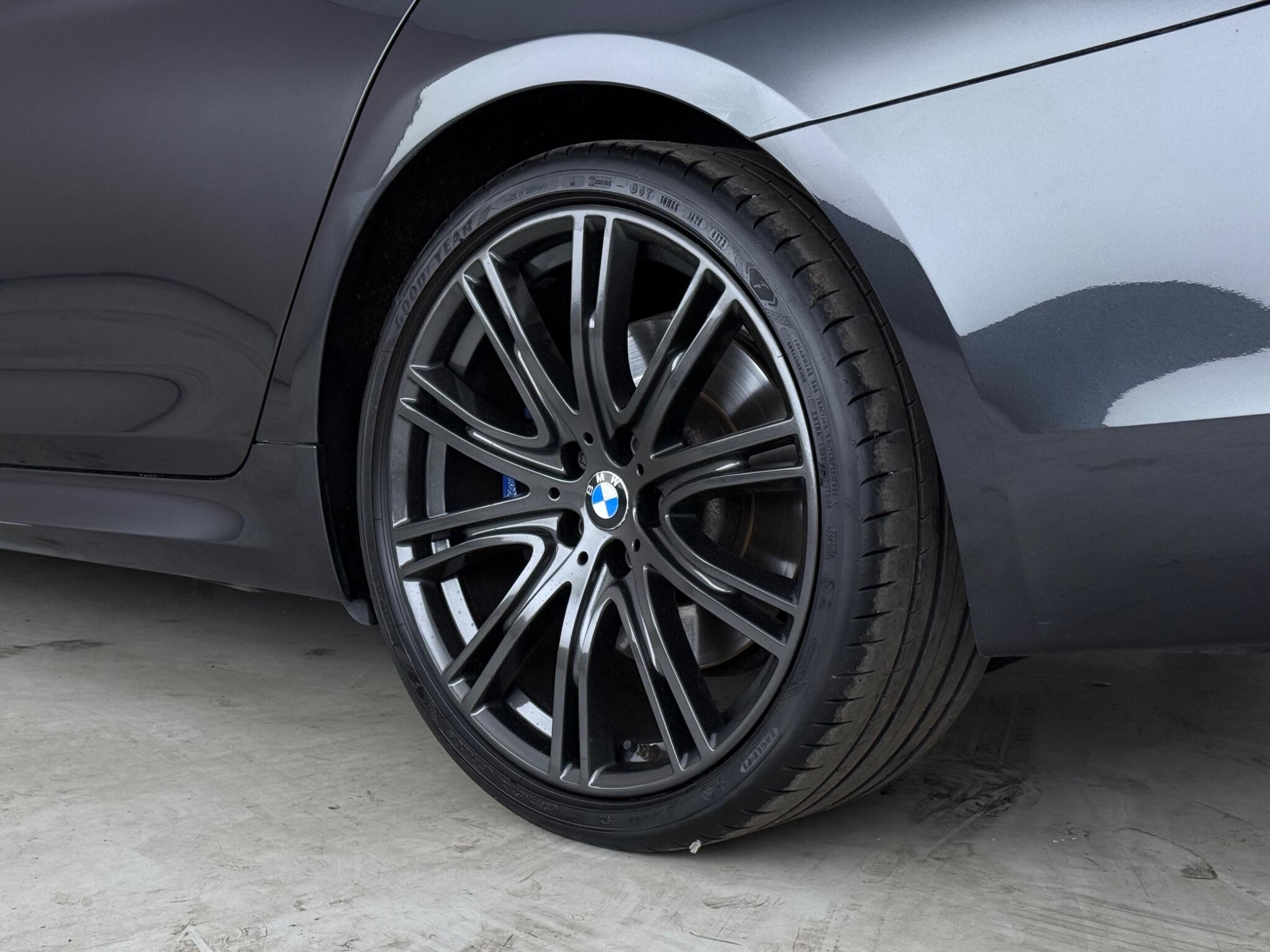 BMW 5 Series view 7