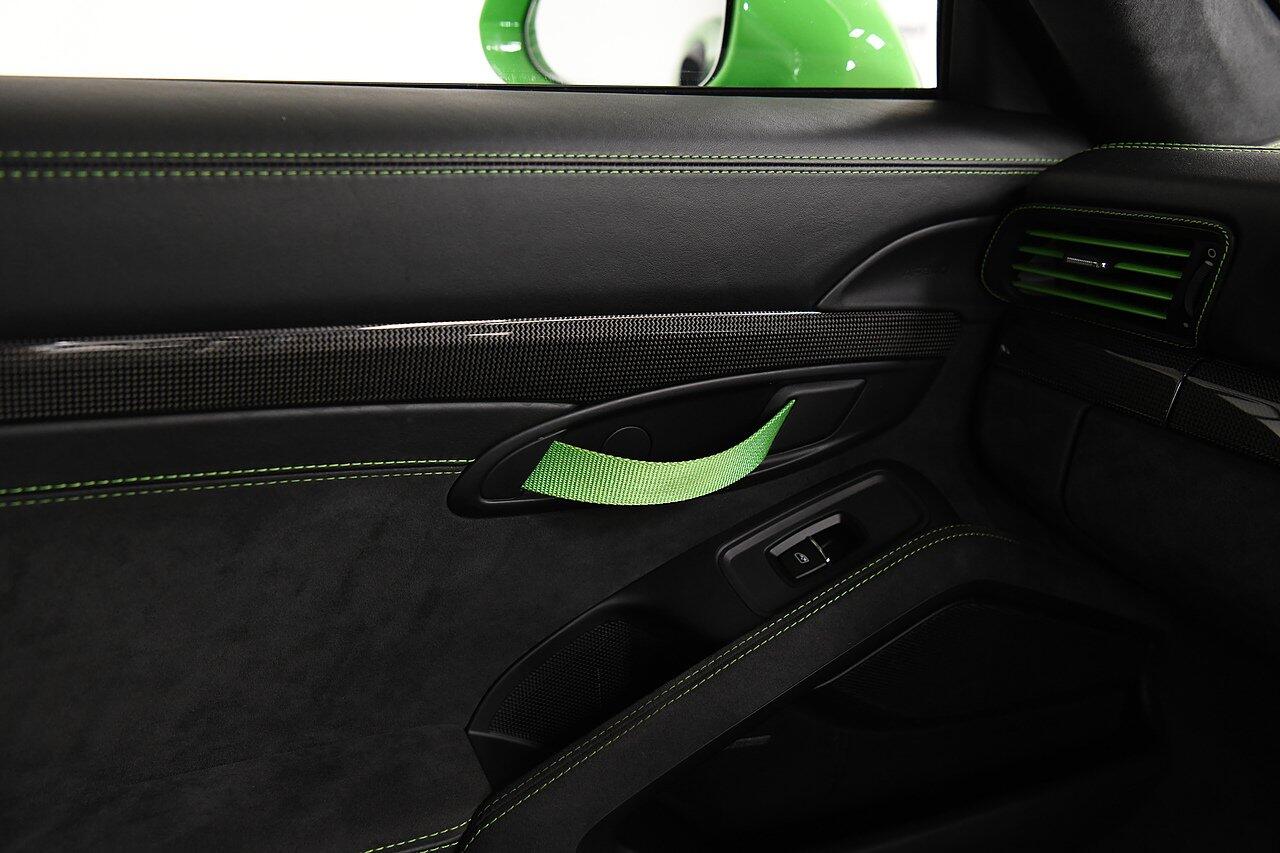 Porsche 911 view 14