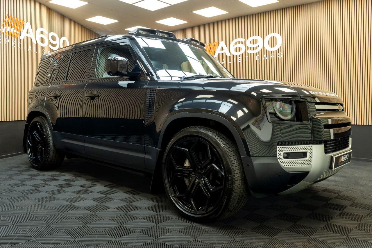 Land Rover Defender 110 view 9