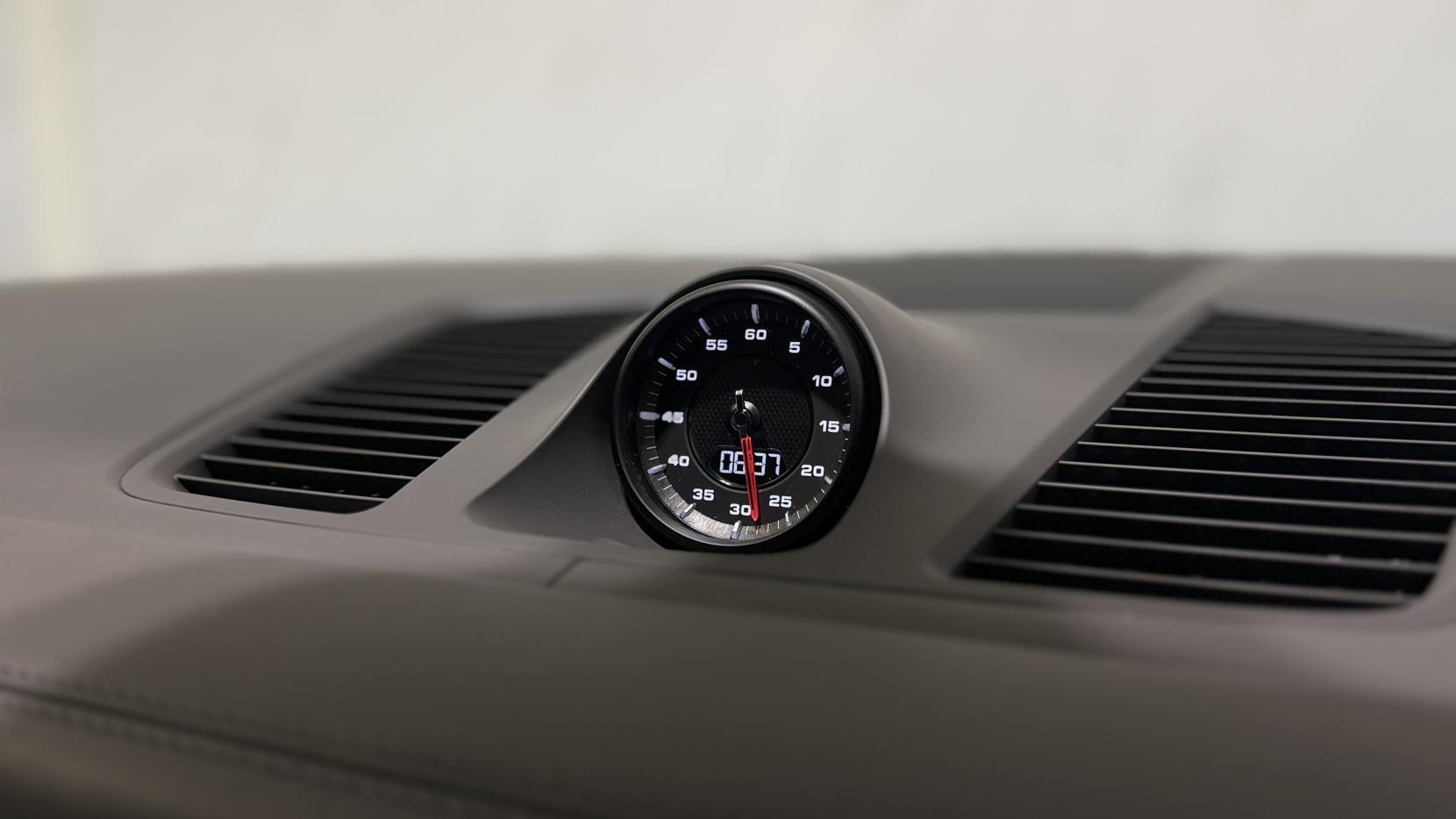 Porsche Cayenne view 19