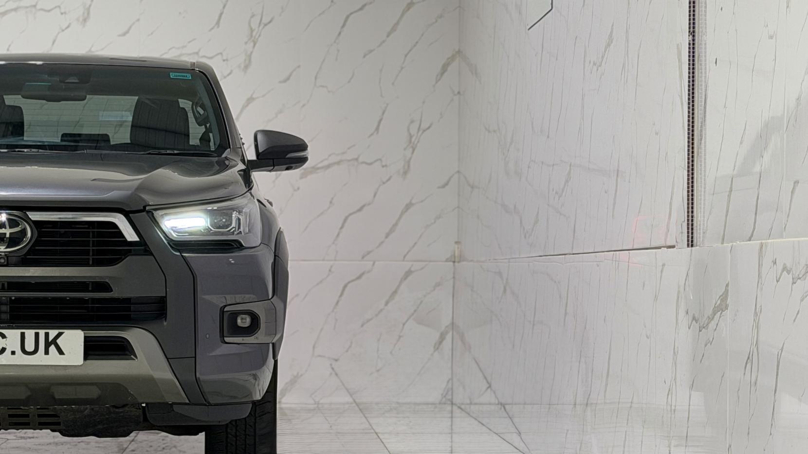 Toyota Hilux view 39