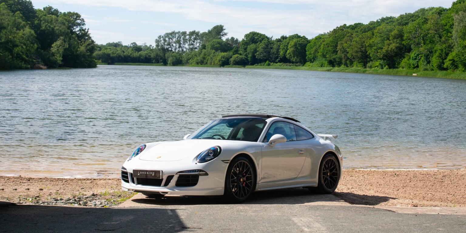 Porsche 911 view 3