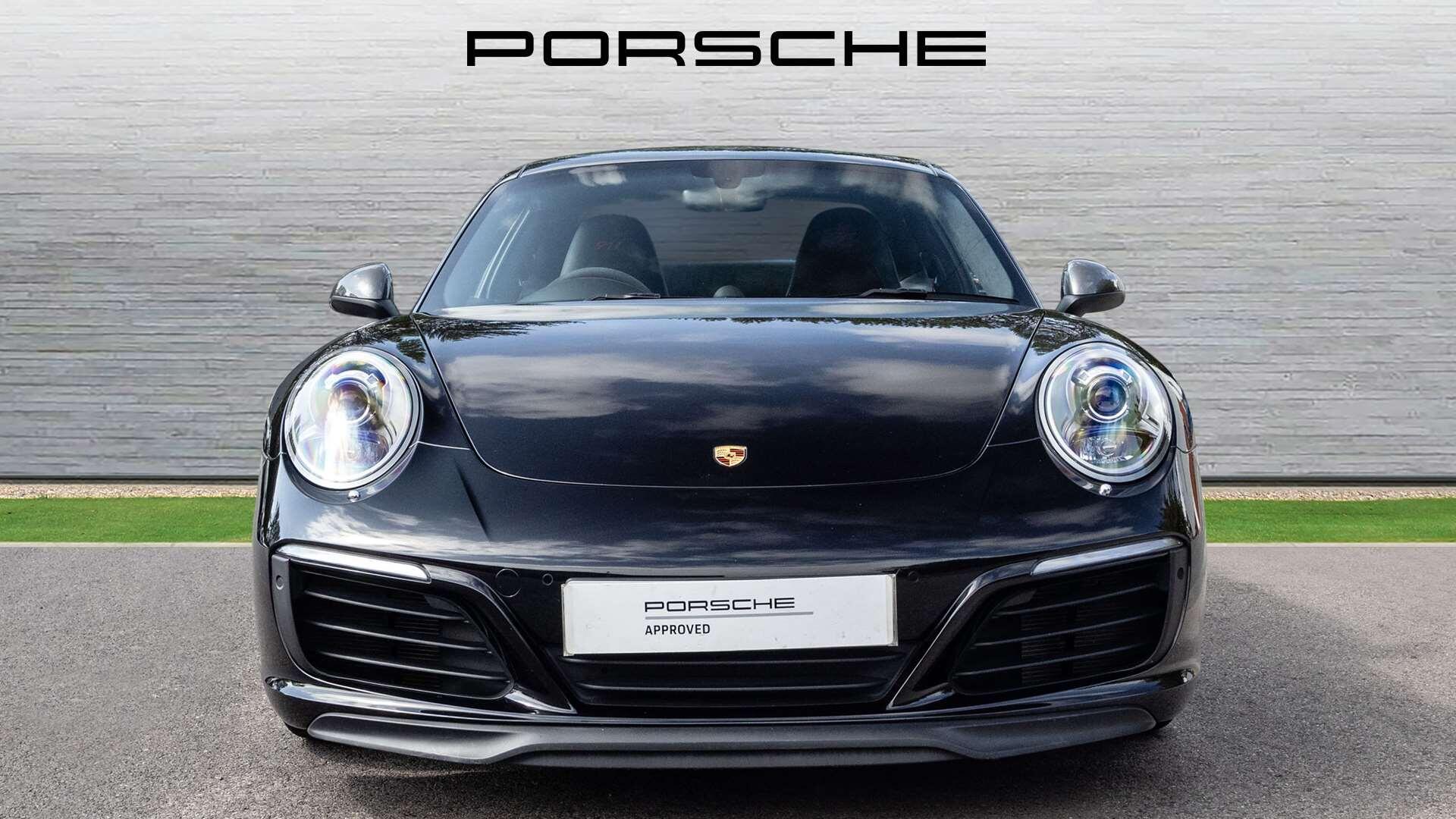 Porsche 911 view 8