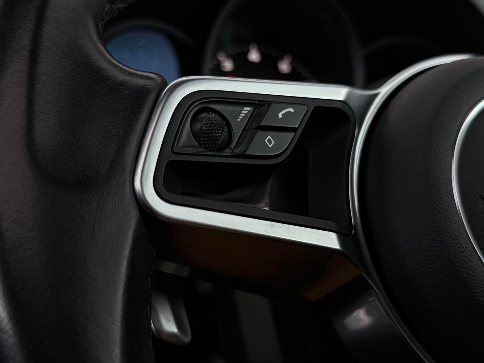 Porsche Macan view 23