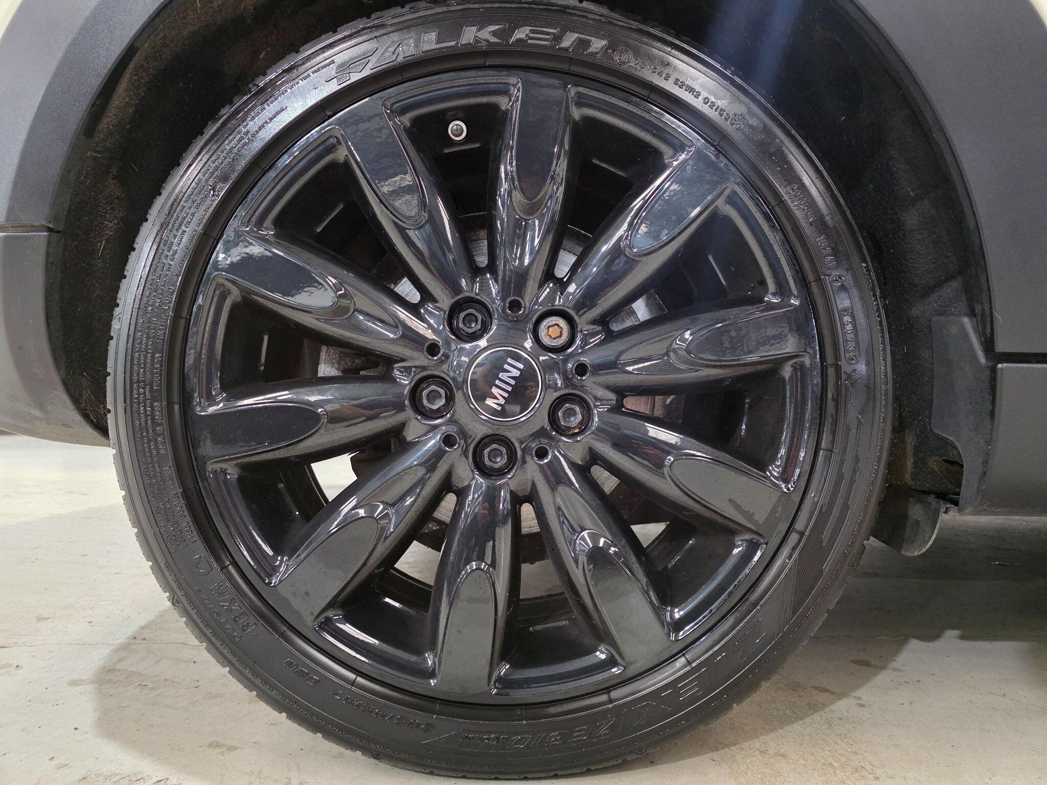 Mini Hatch view 27