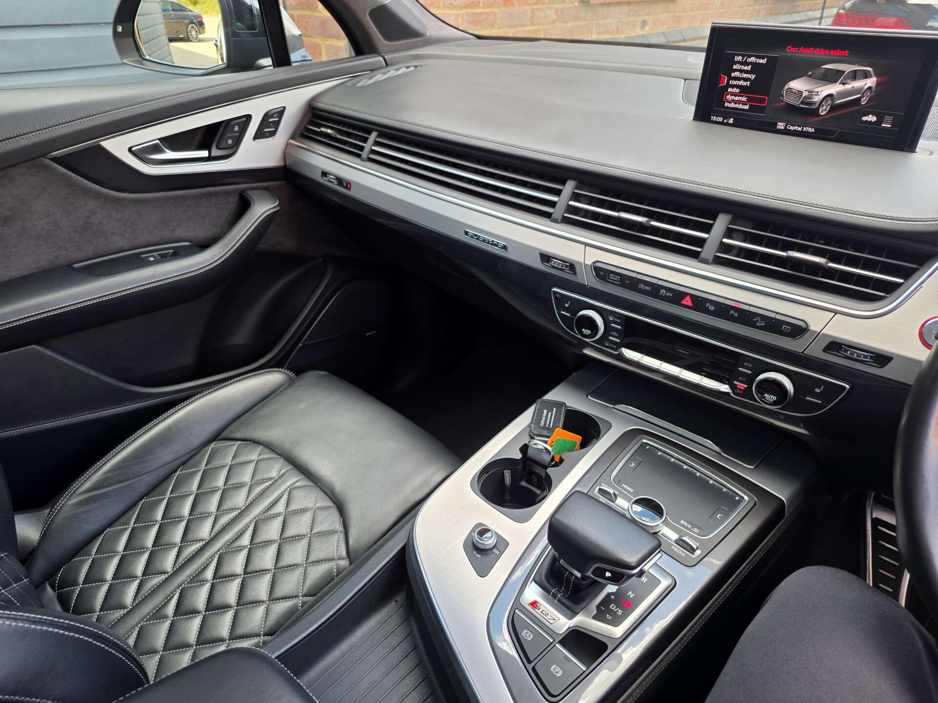 Audi SQ7 view 22