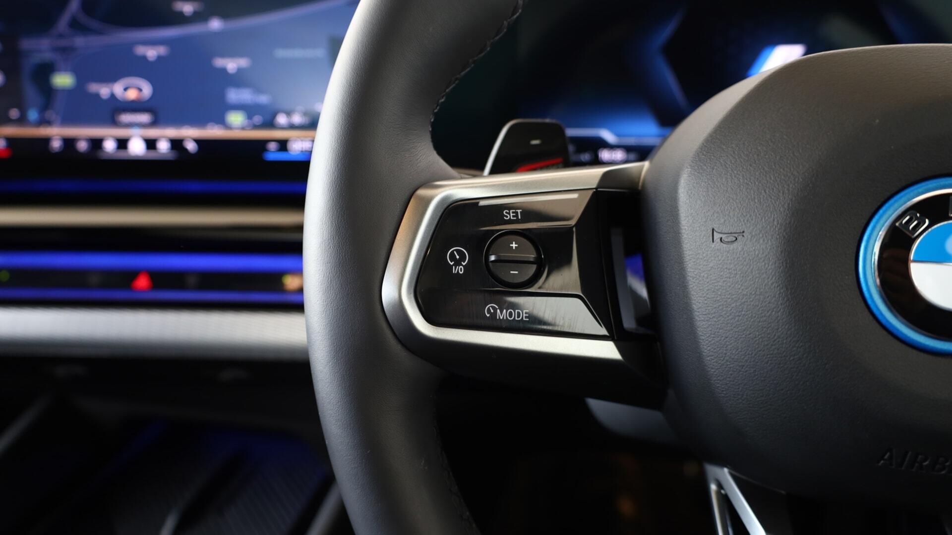 BMW 5 Series view 17