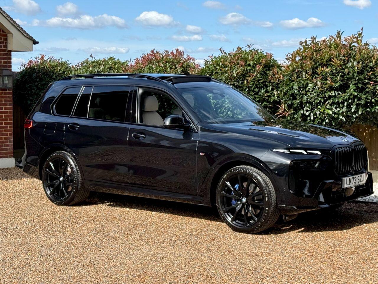 BMW X7 view 4