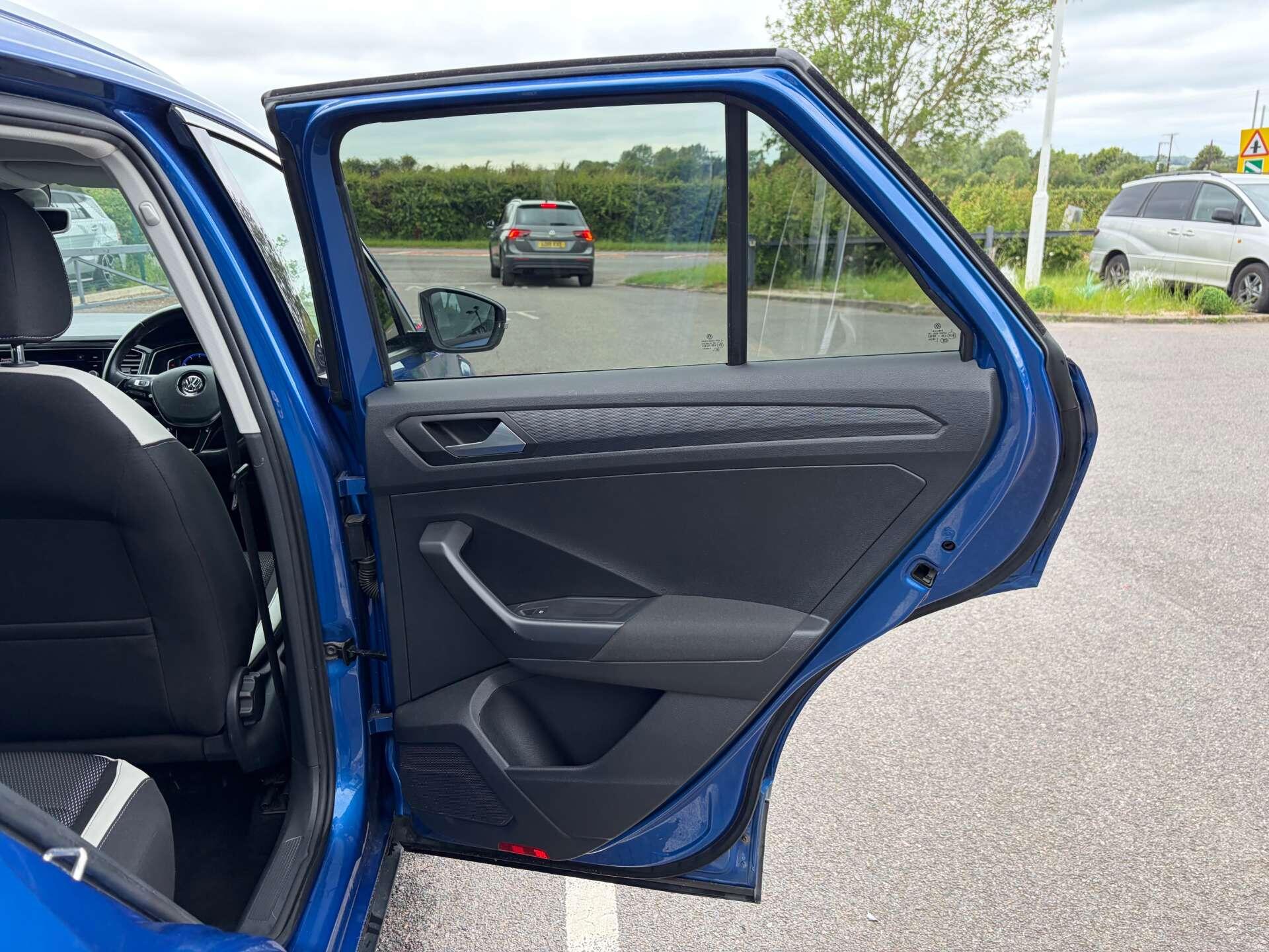 Volkswagen T-Roc view 27