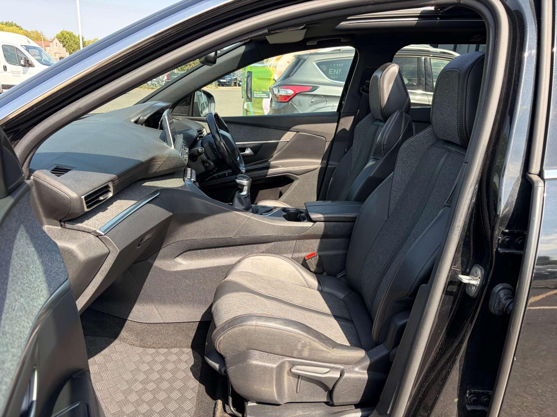 Peugeot 5008 view 15