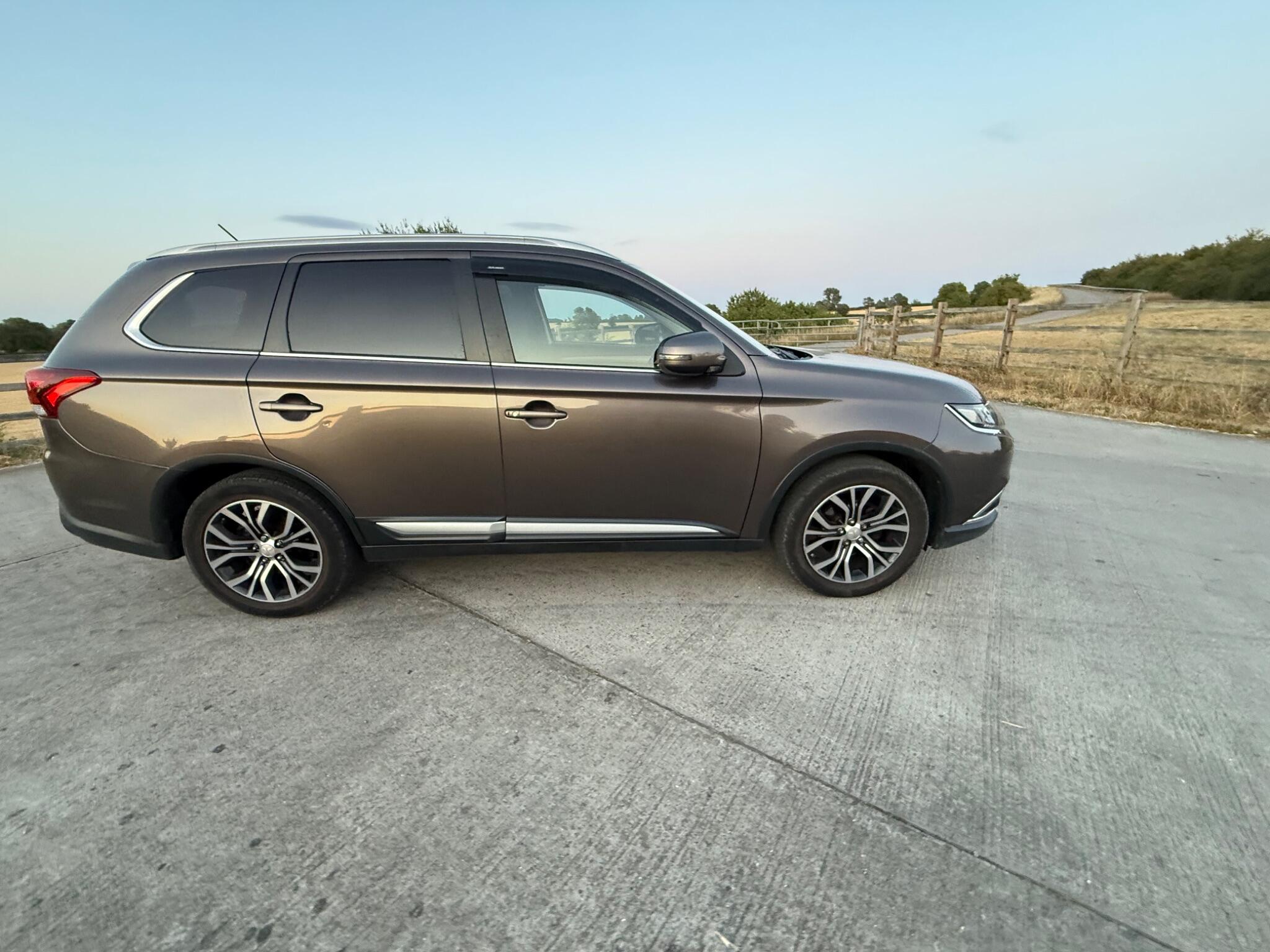 Mitsubishi Outlander 2.2 DI-D GX3 SUV 5dr Diesel Manual 4WD Euro 6 (s/s) (147 ps) — photo 22 of 90