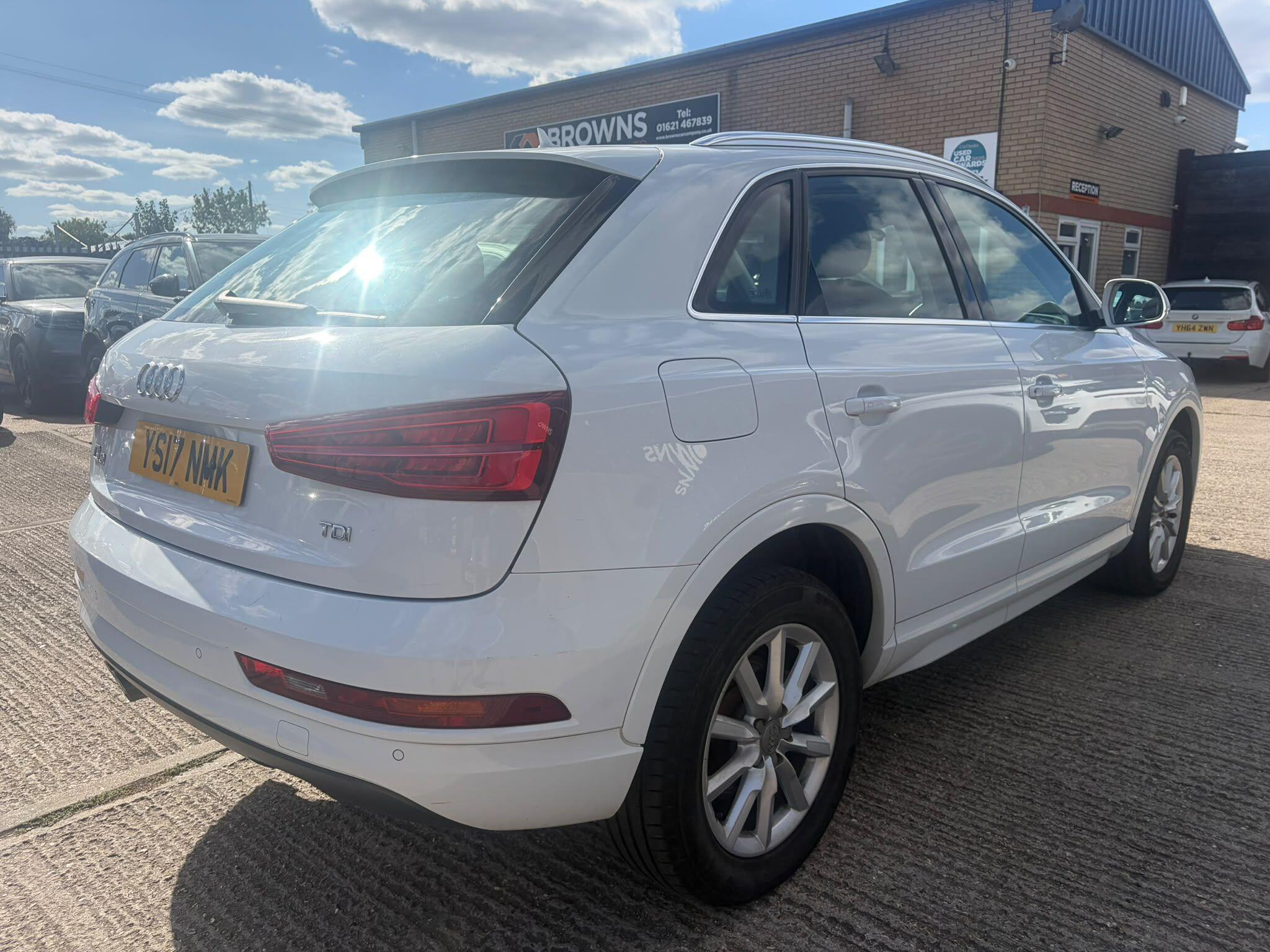 Audi Q3 view 3