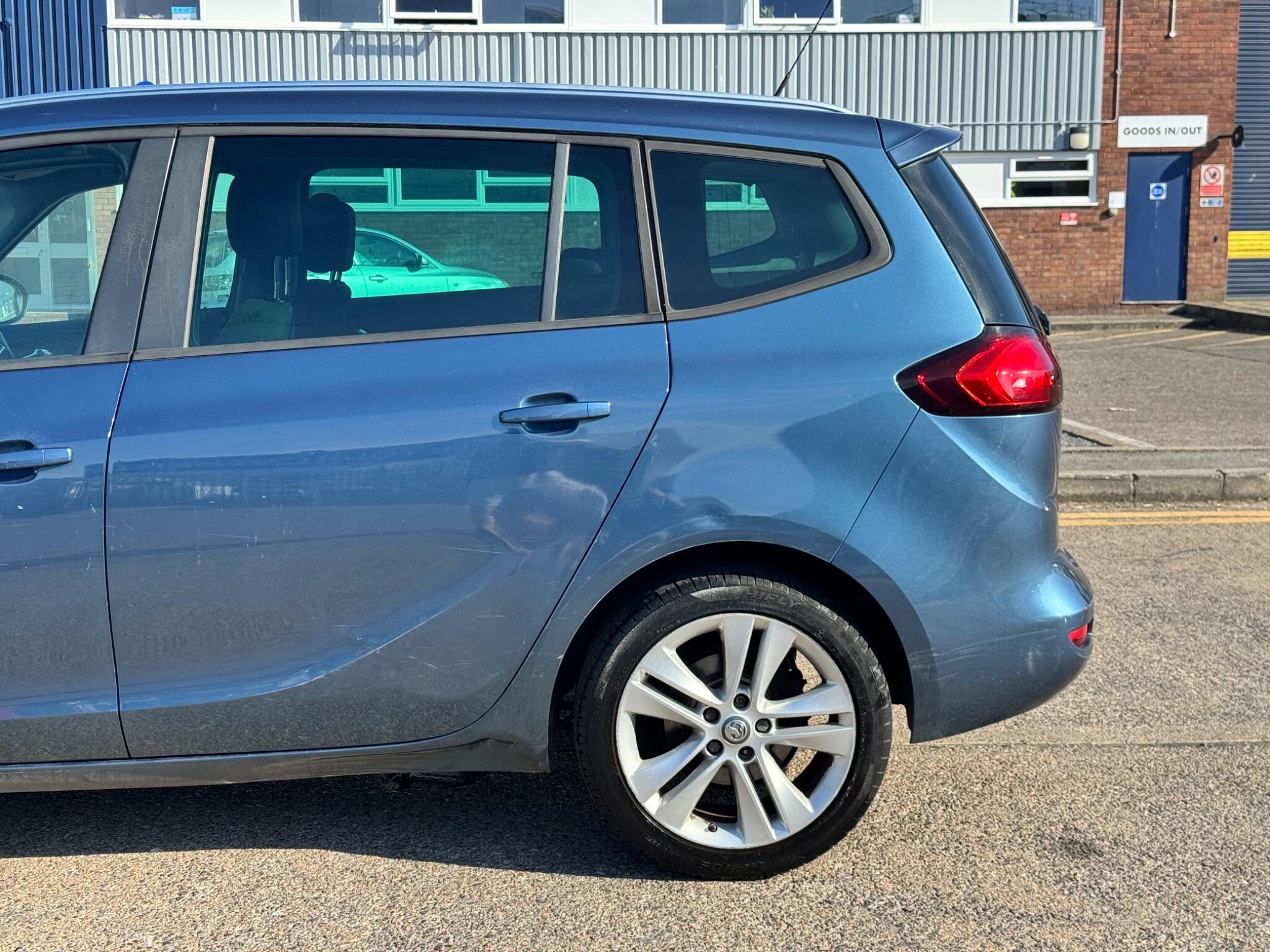 Vauxhall Zafira Tourer view 9