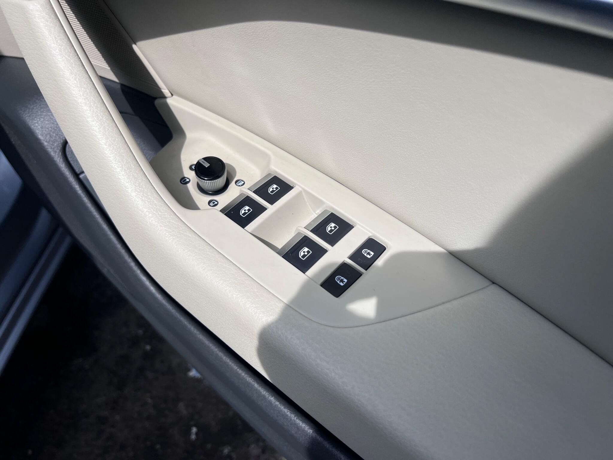 Audi A6 Saloon view 31