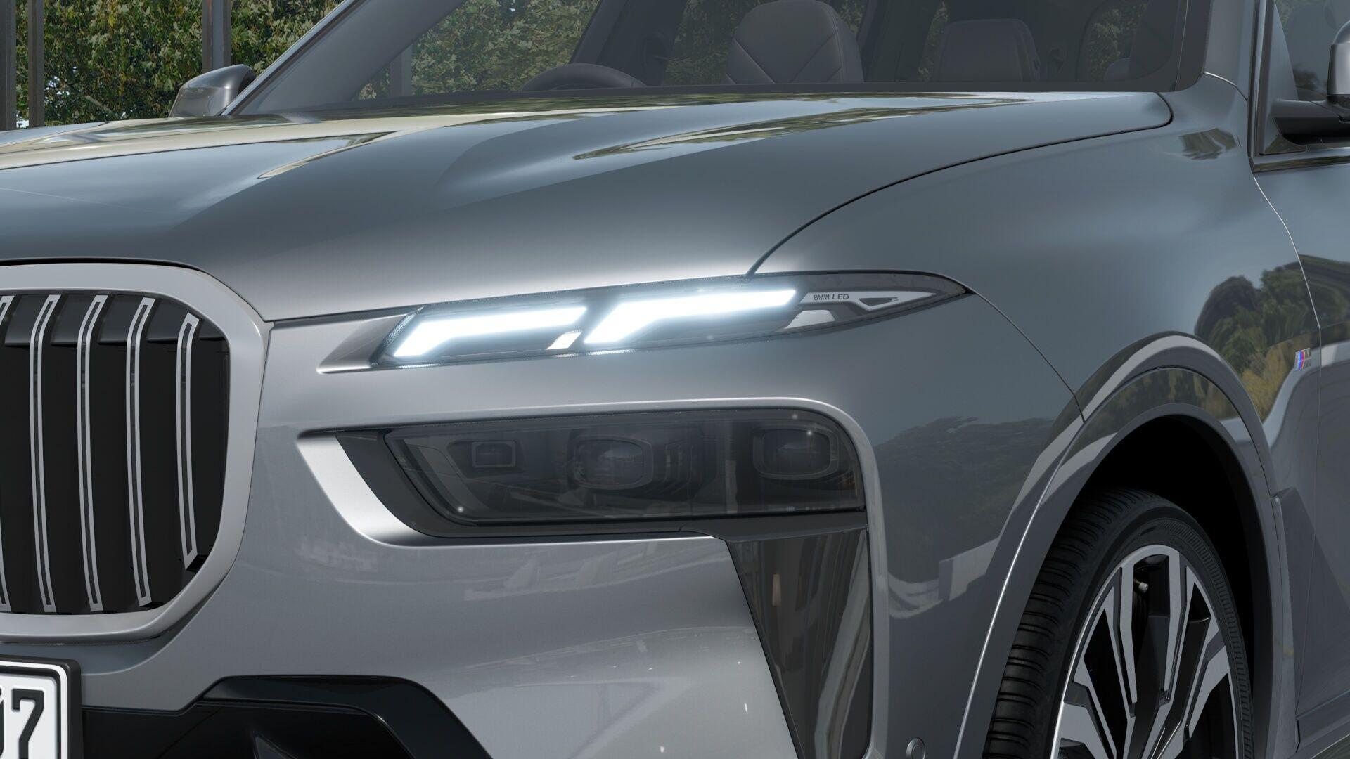 BMW X7 view 10