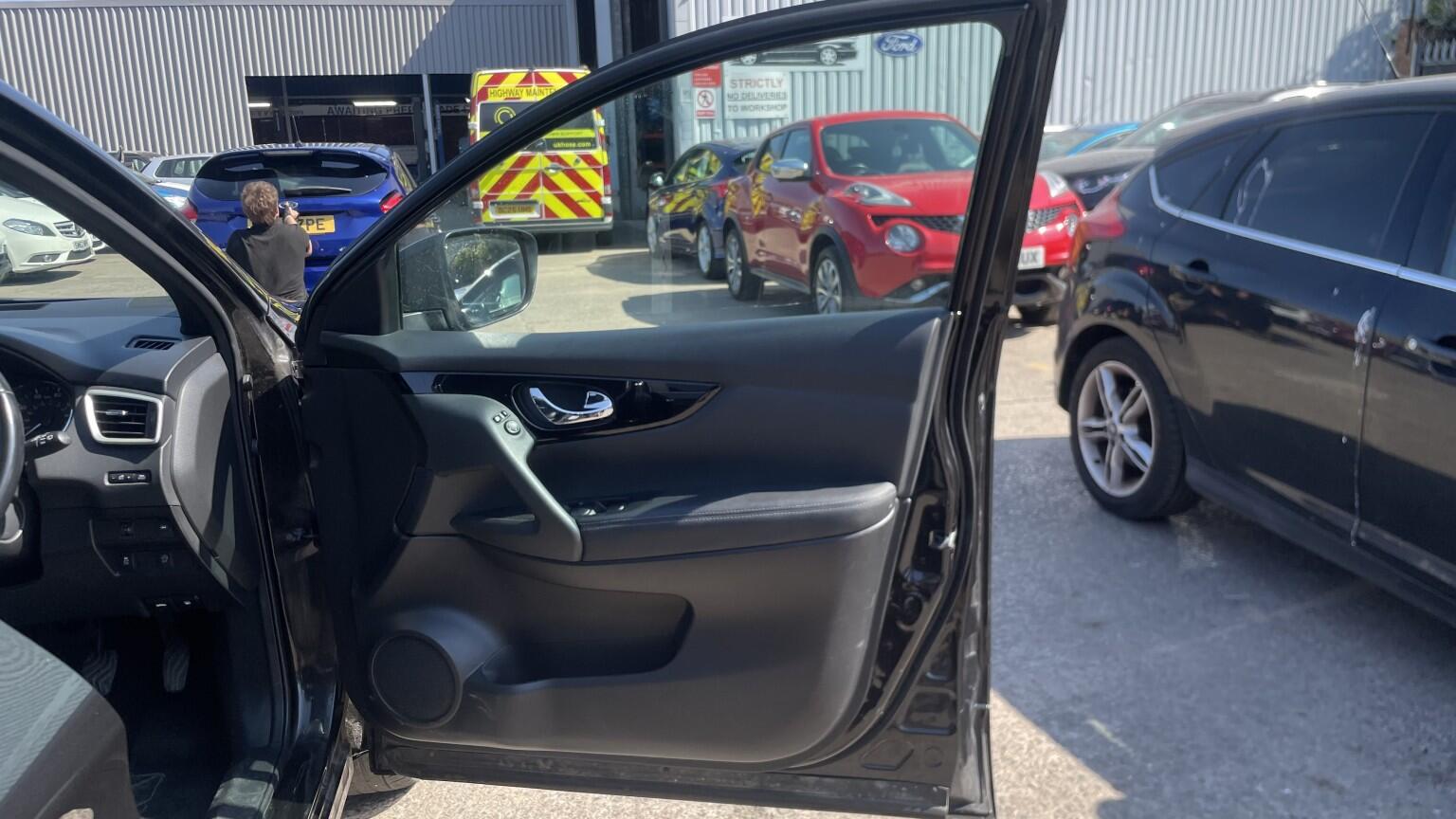 Nissan Qashqai view 25