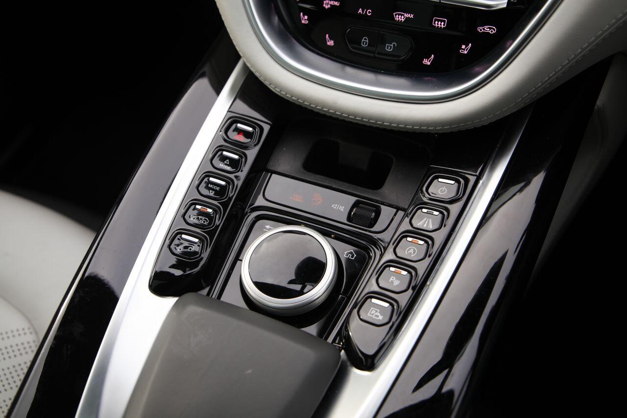 Aston Martin DBX view 40