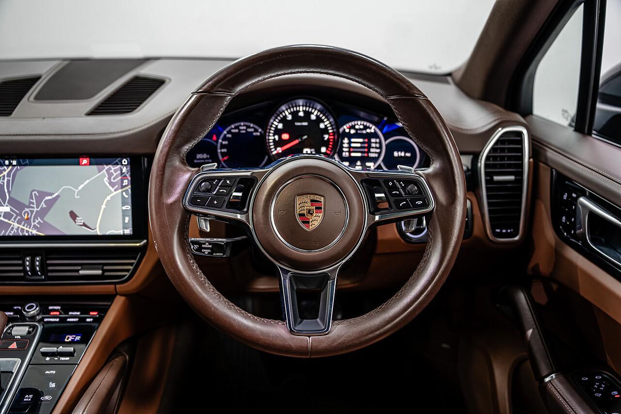 Porsche Cayenne view 10