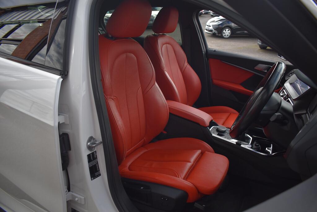 BMW 1 Series view 13