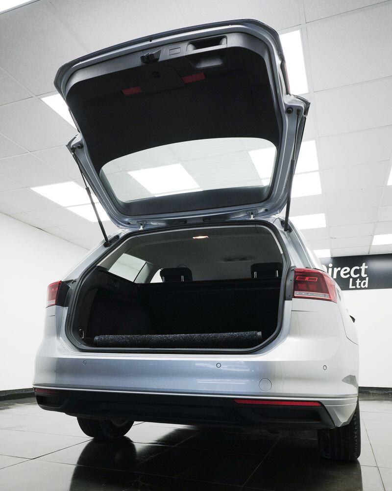 Volkswagen Passat view 22