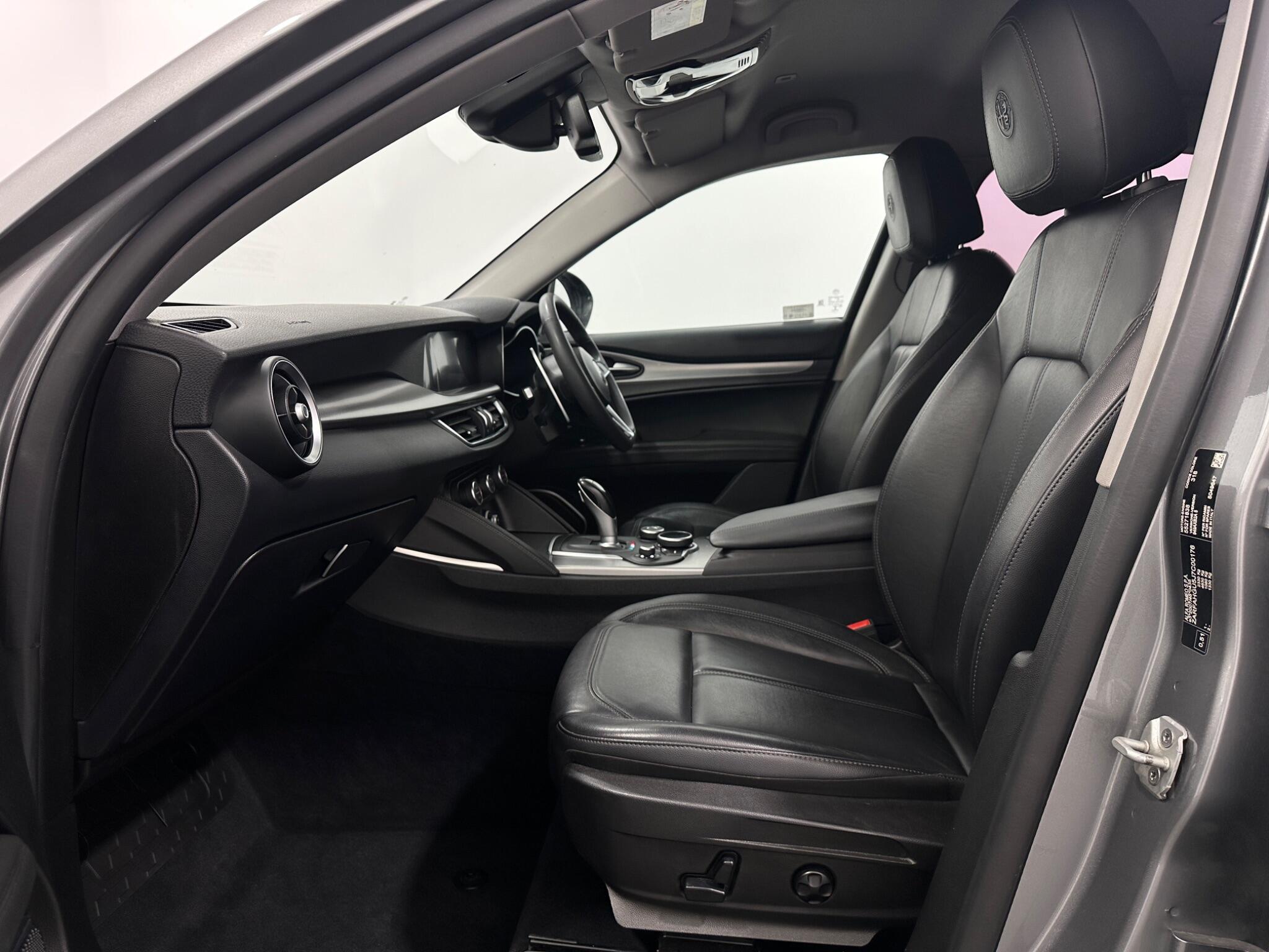 Alfa Romeo Stelvio view 34