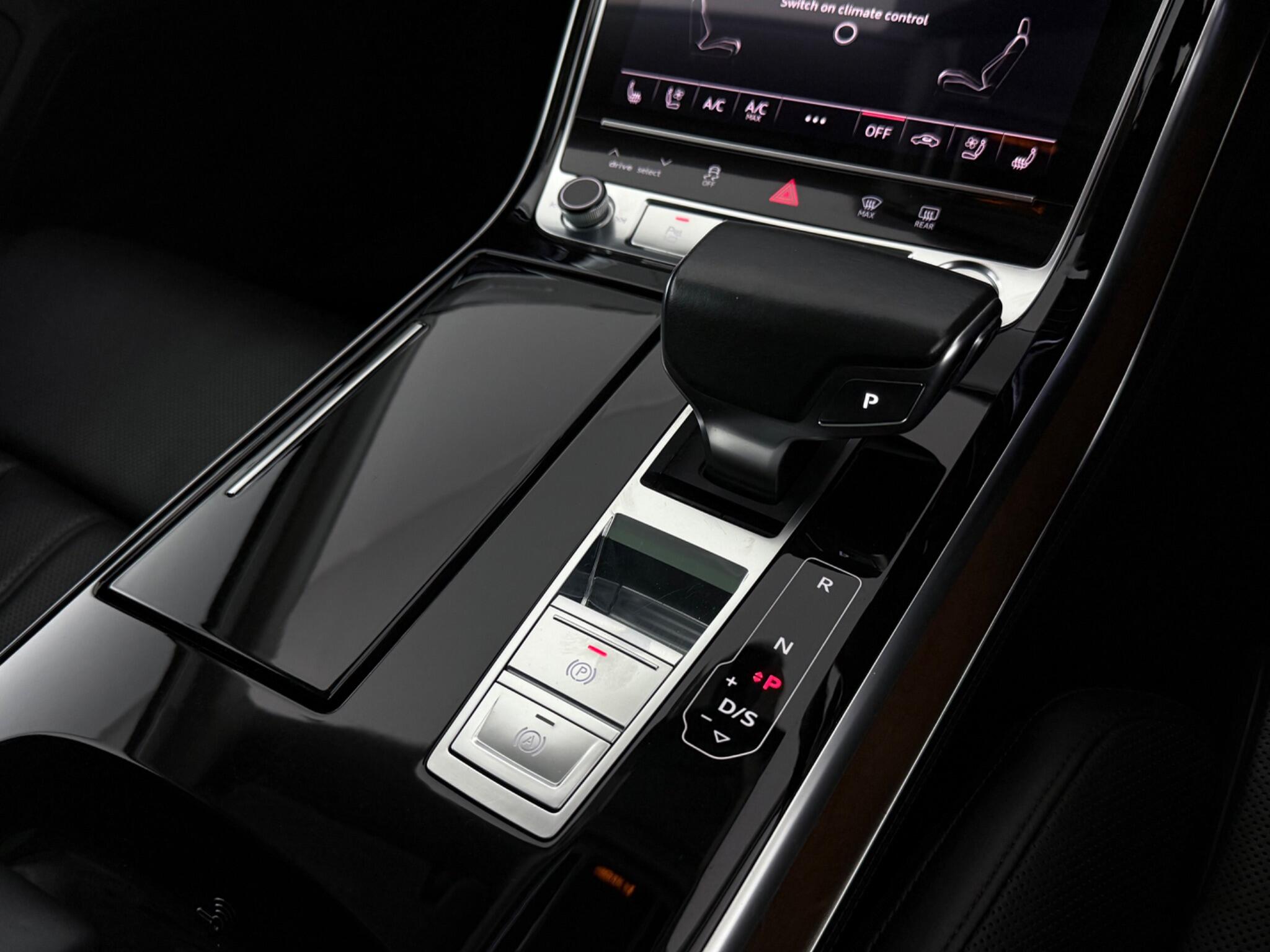 Audi A8 view 20