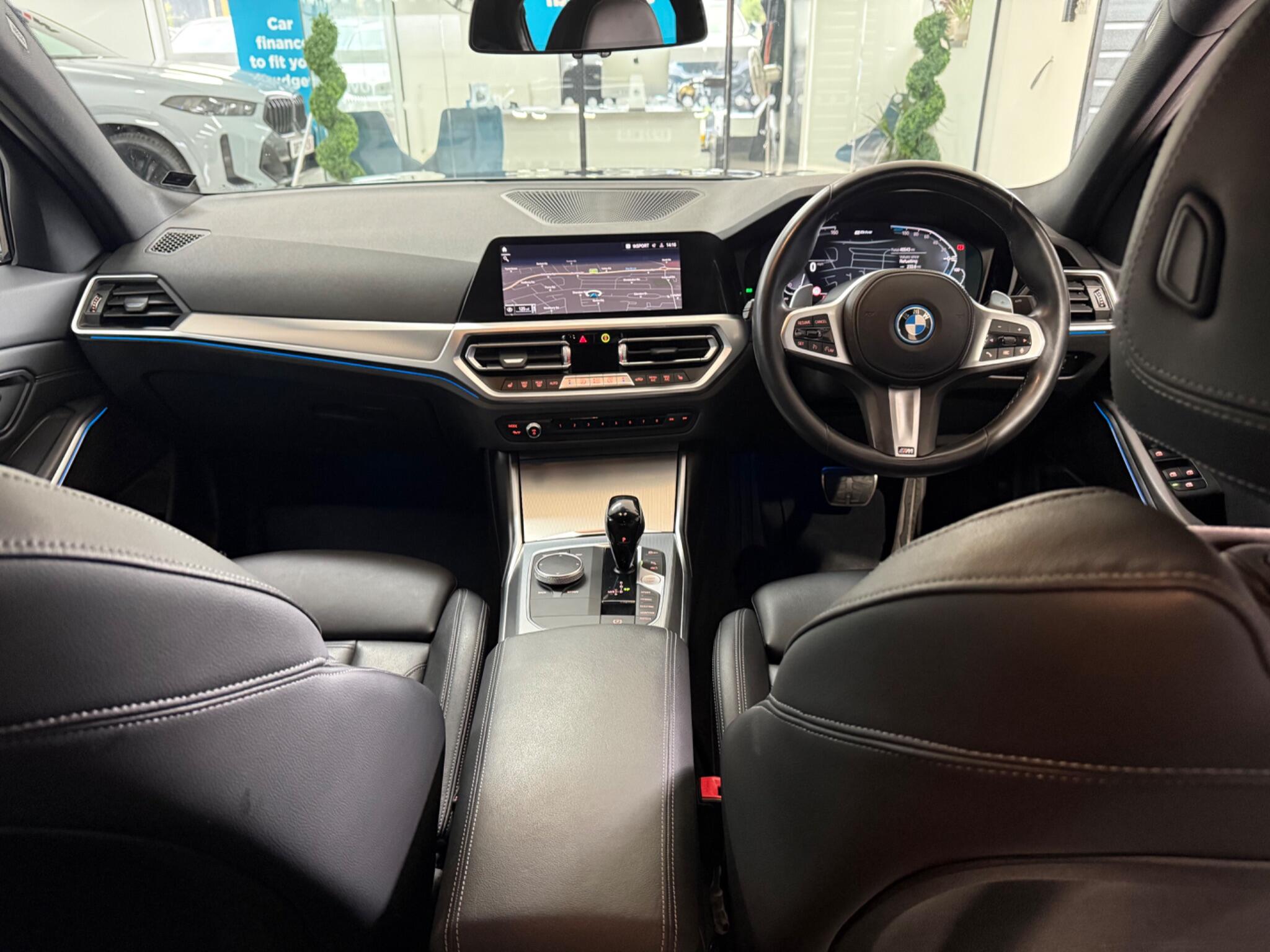 BMW 3 Series view 23