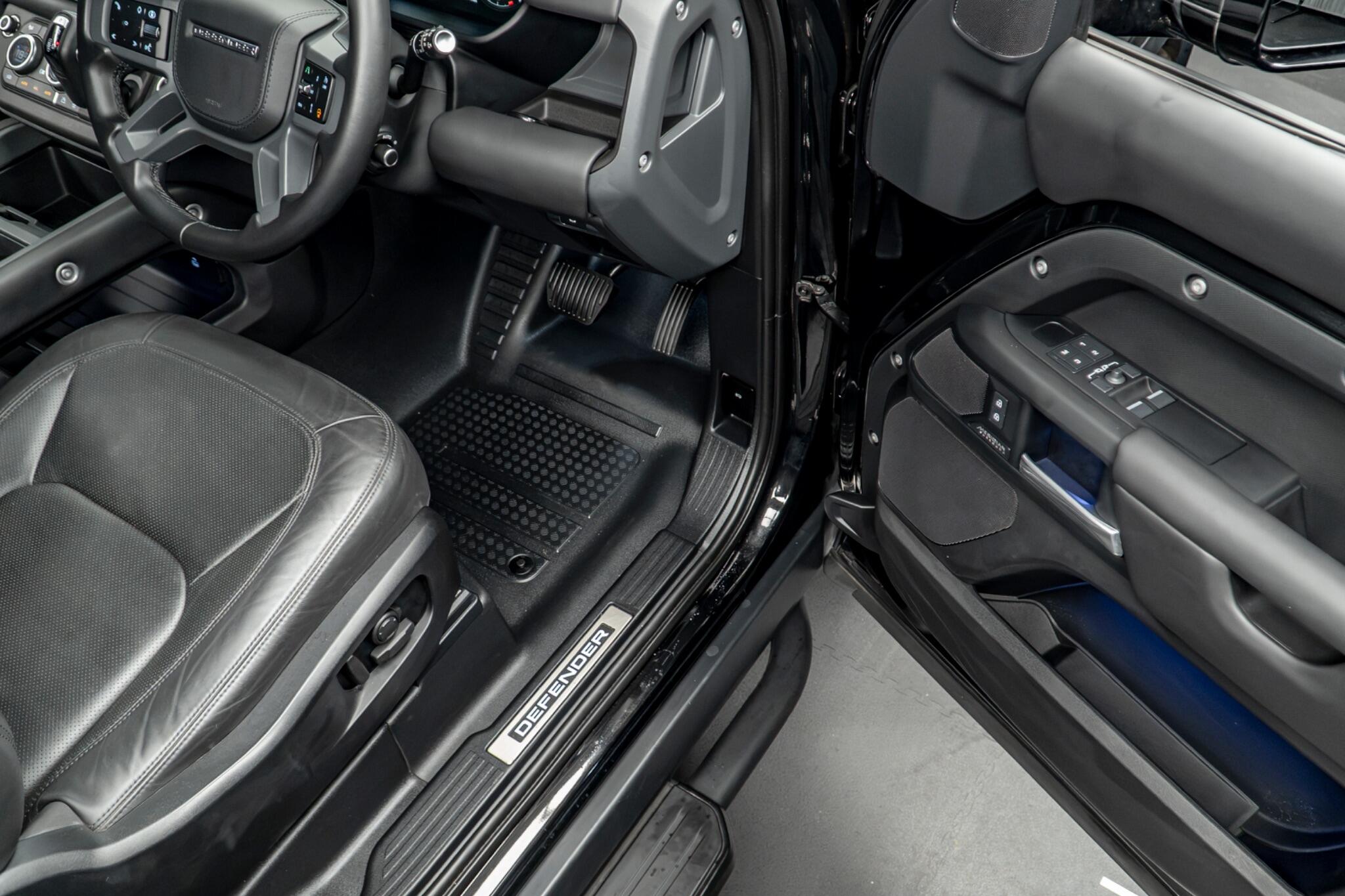 Land Rover Defender view 27