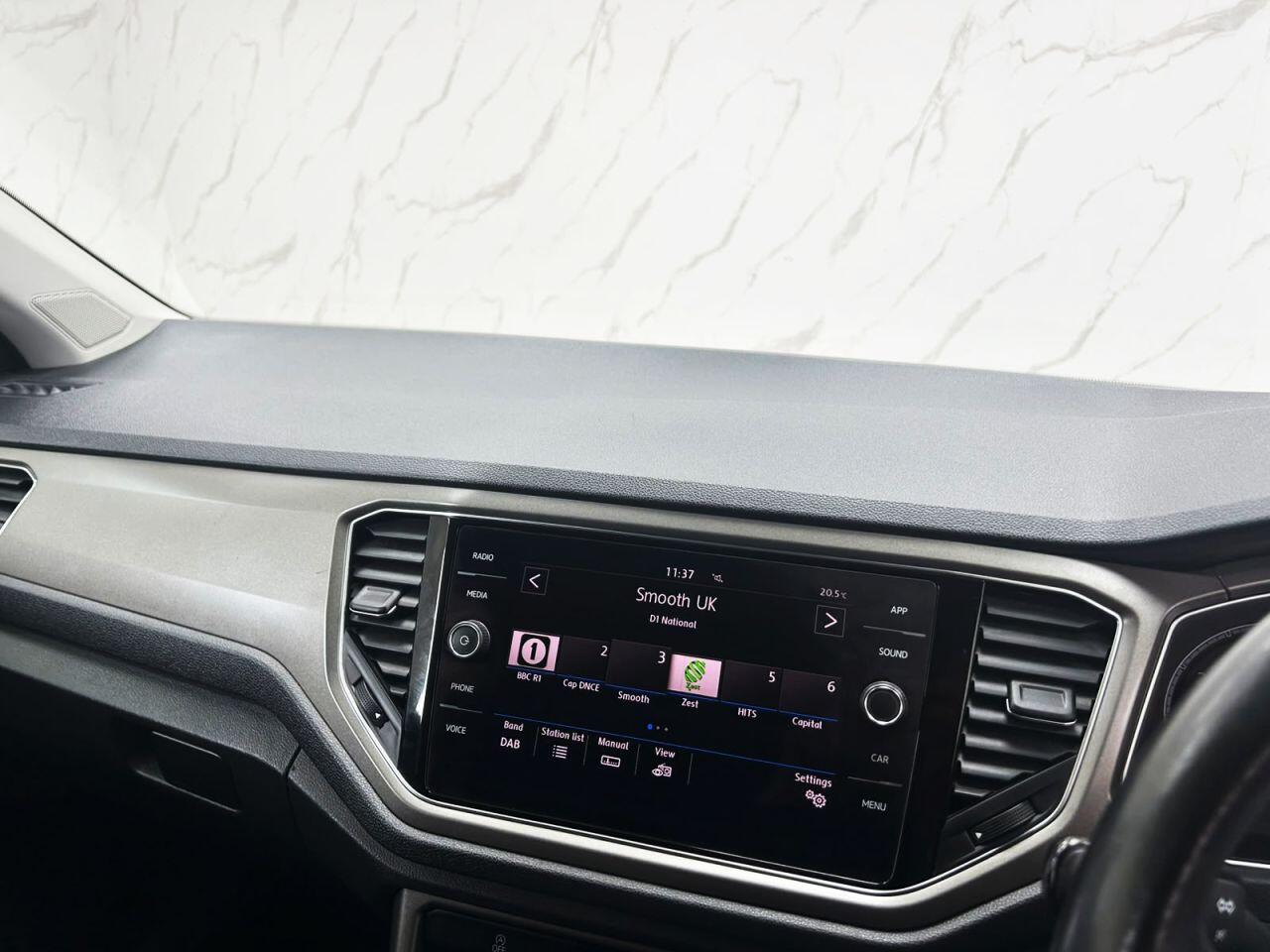 Volkswagen T-Roc view 17